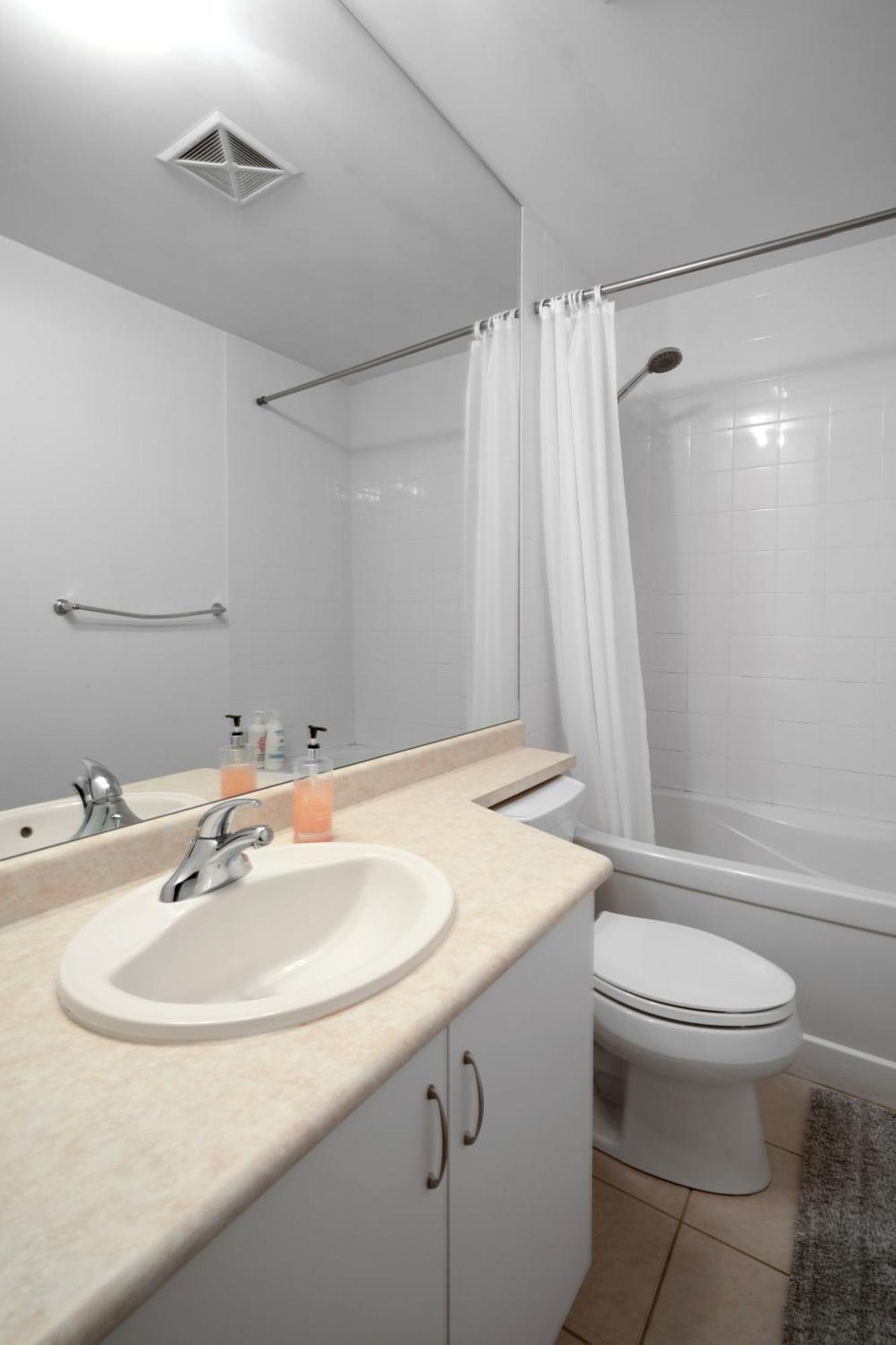 Downtown Toronto 1 Bdrm Condo With Parking And Views Ngoại thất bức ảnh