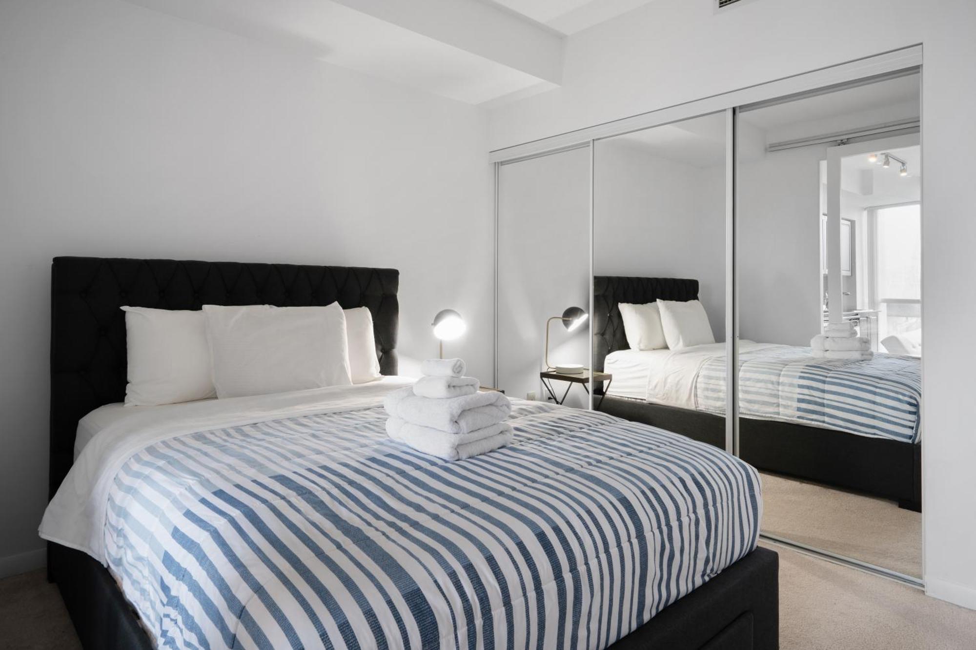 Downtown Toronto 1 Bdrm Condo With Parking And Views Ngoại thất bức ảnh