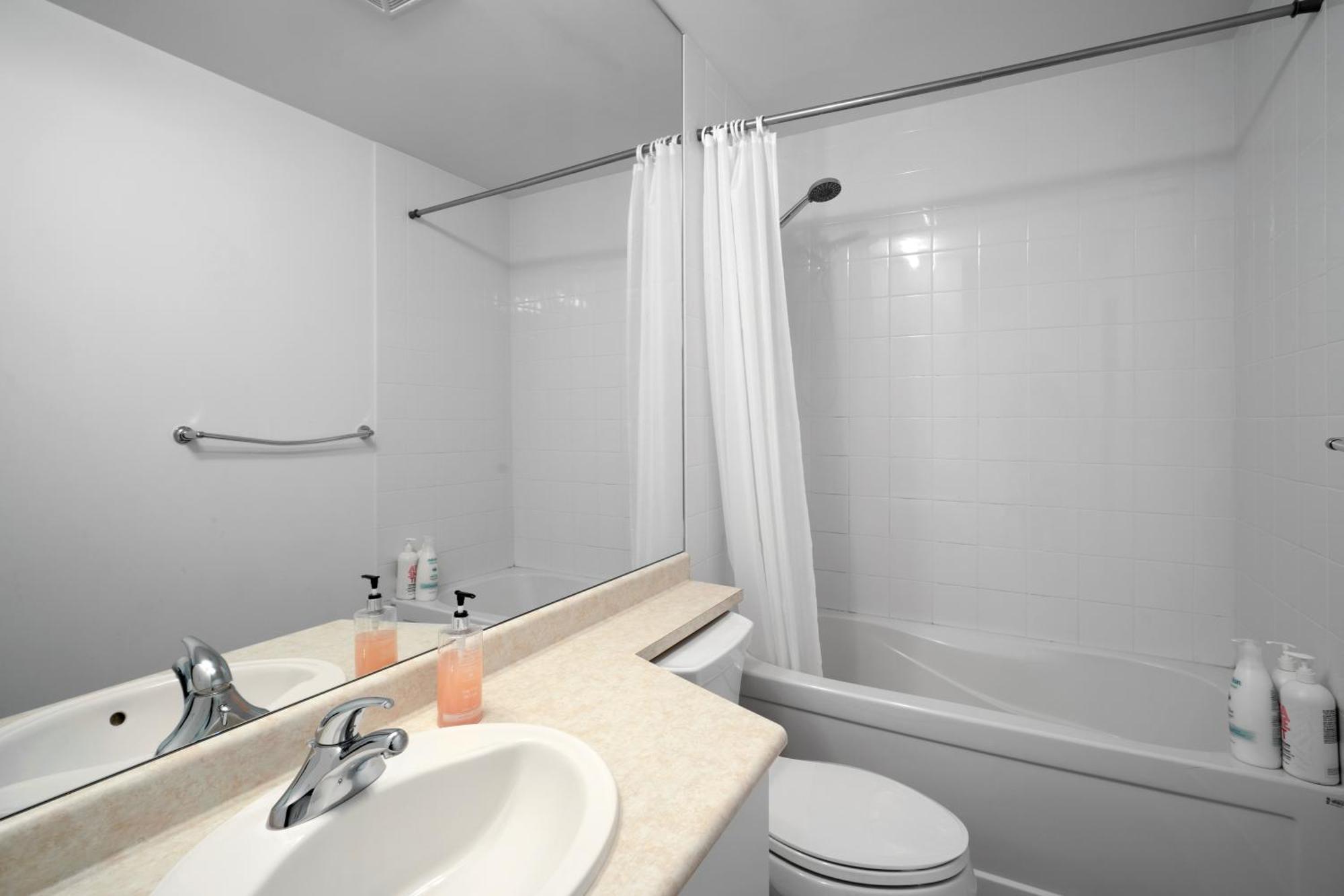 Downtown Toronto 1 Bdrm Condo With Parking And Views Ngoại thất bức ảnh