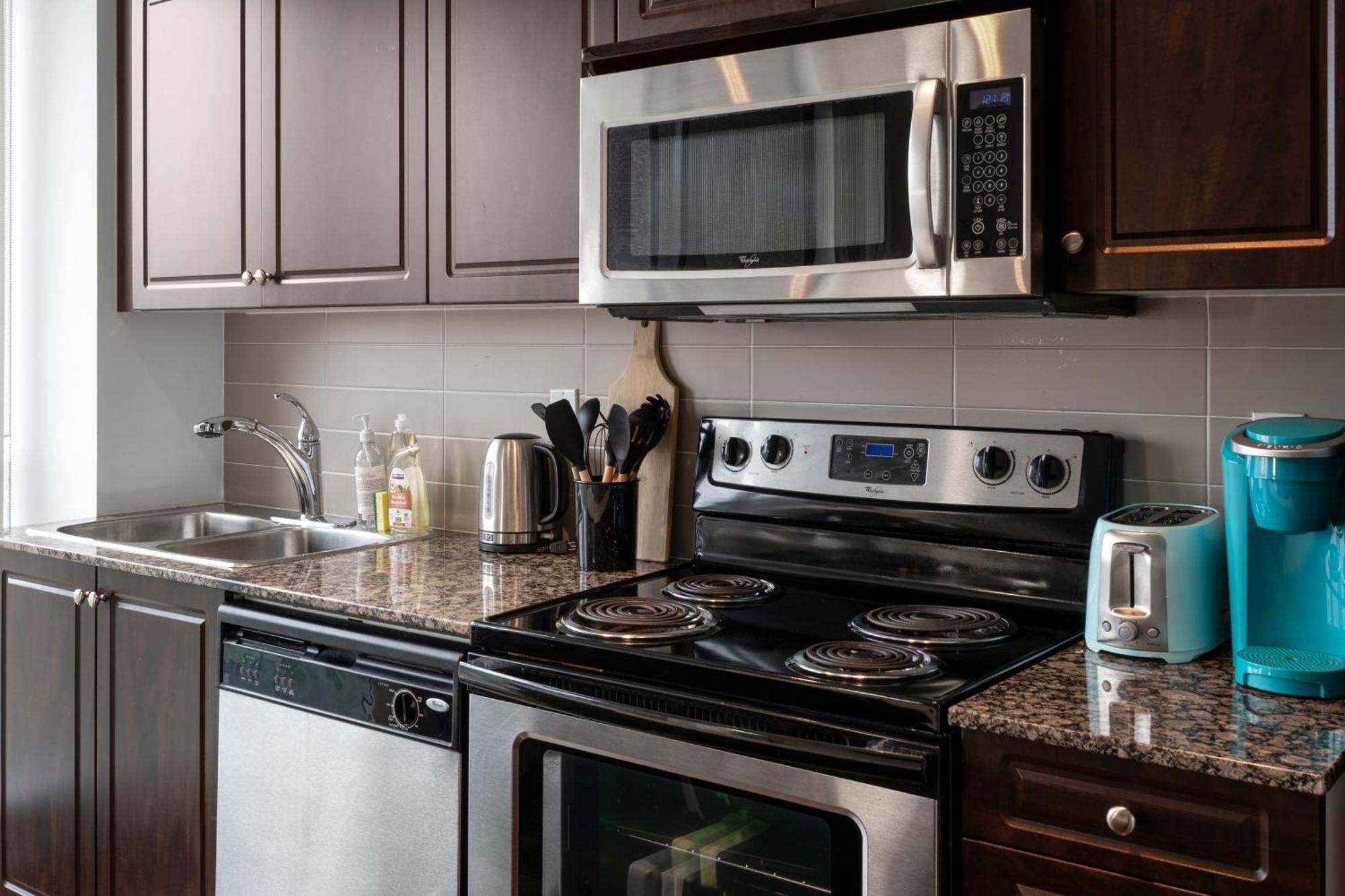 Downtown Toronto 1 Bdrm Condo With Parking And Views Ngoại thất bức ảnh