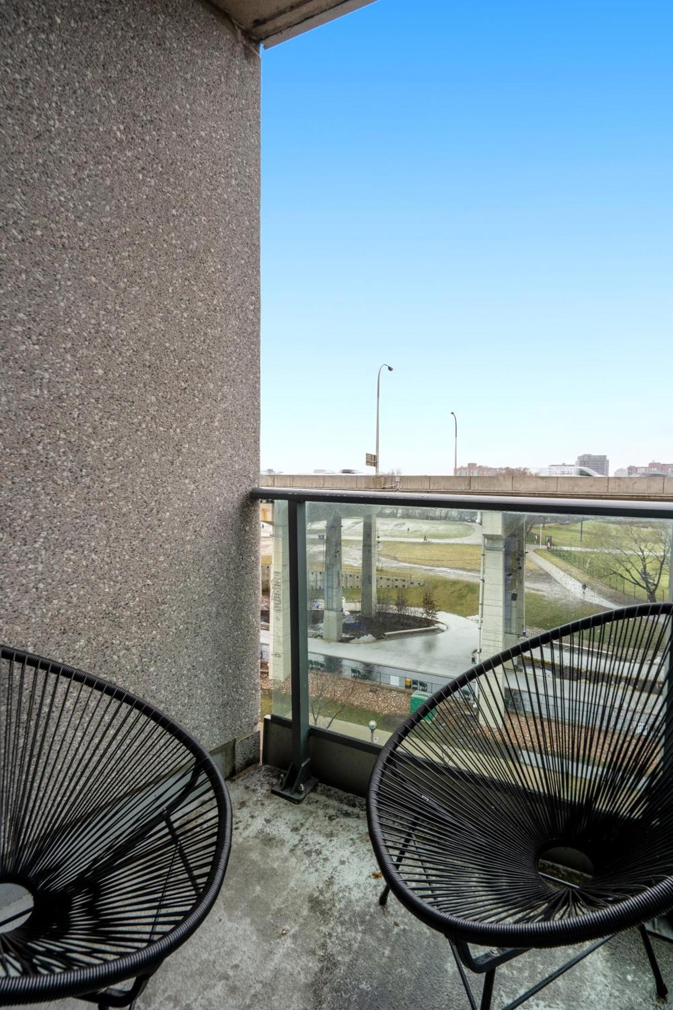 Downtown Toronto 1 Bdrm Condo With Parking And Views Ngoại thất bức ảnh