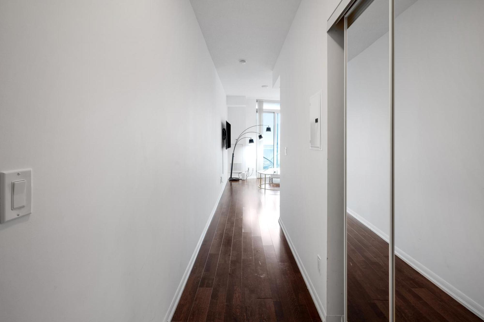 Downtown Toronto 1 Bdrm Condo With Parking And Views Ngoại thất bức ảnh