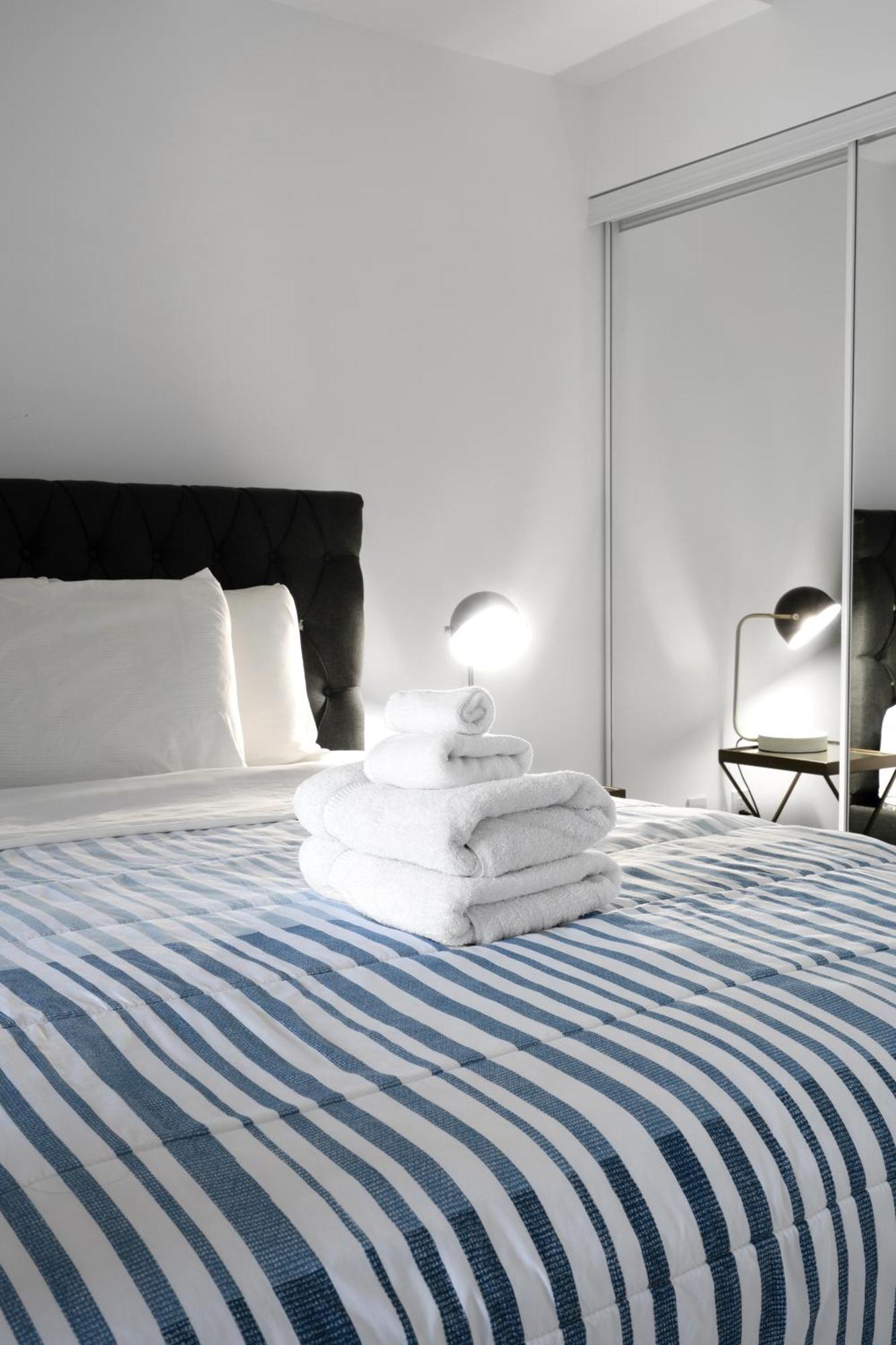 Downtown Toronto 1 Bdrm Condo With Parking And Views Ngoại thất bức ảnh